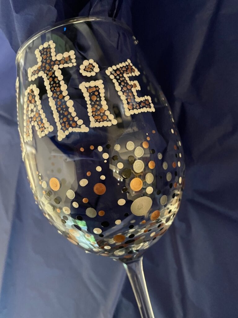 dot art wine glass painting, how to paint wine glasses, handpainted, art tutorial